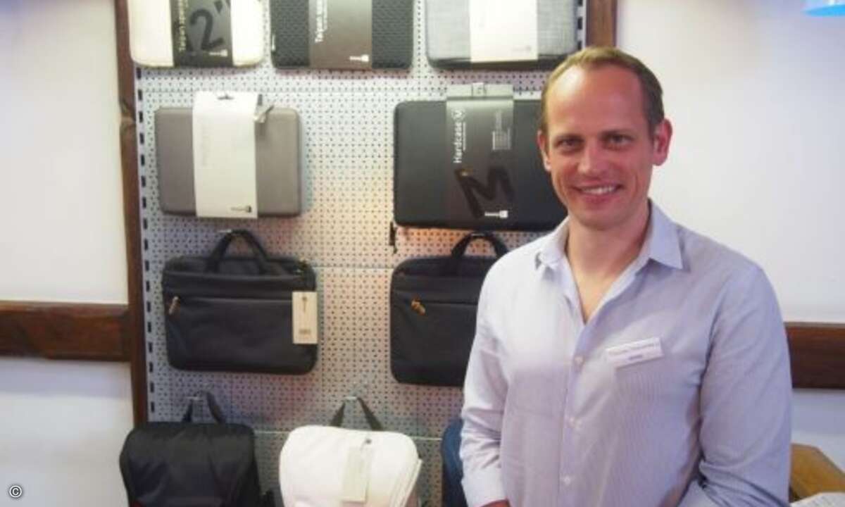 Thorsten Trotzenberg stellte die neuesten Kreationen an Laptop- und Kamerataschen von Booq vor (Bild:CRN)