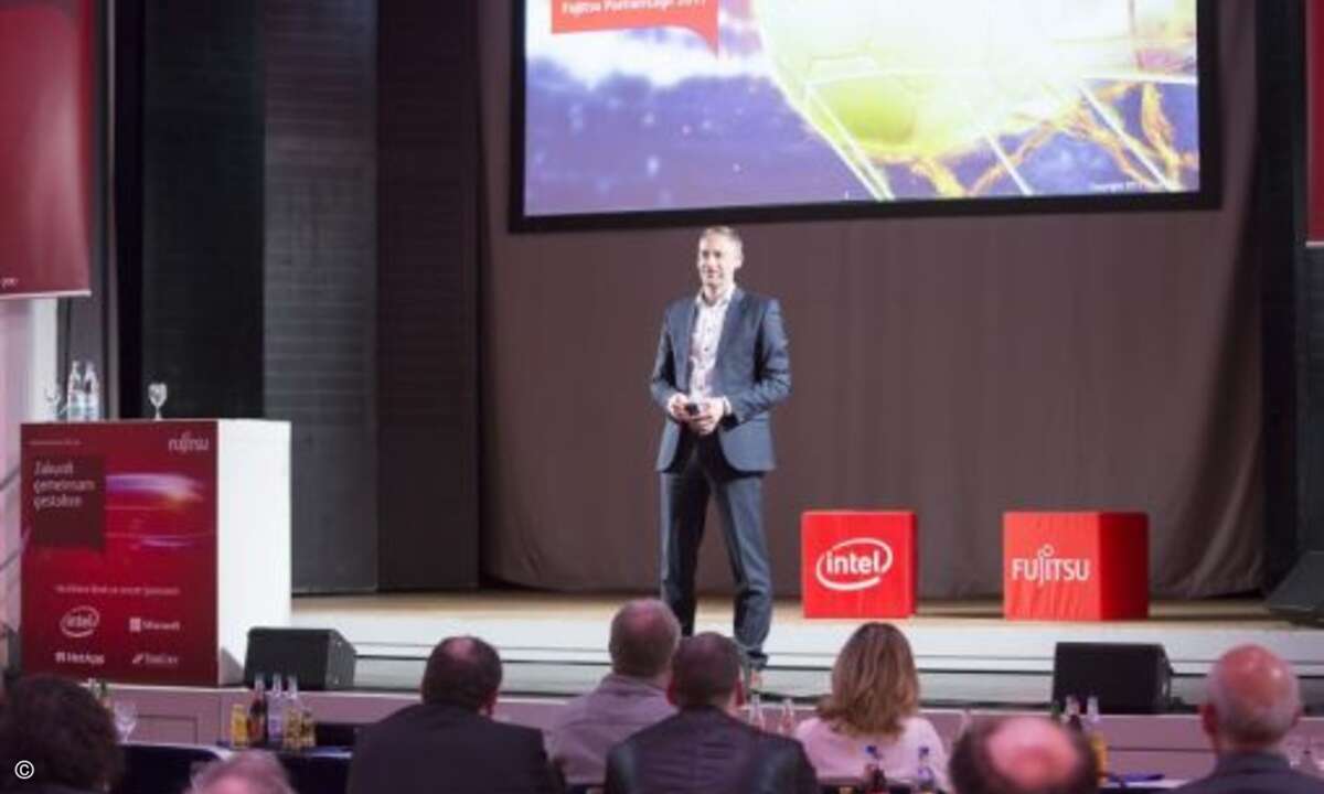 Channelchef Louis Dreher gab einen Ausblick auf die Strategie der nächste Wochen und Monate (Foto: Fujitsu)