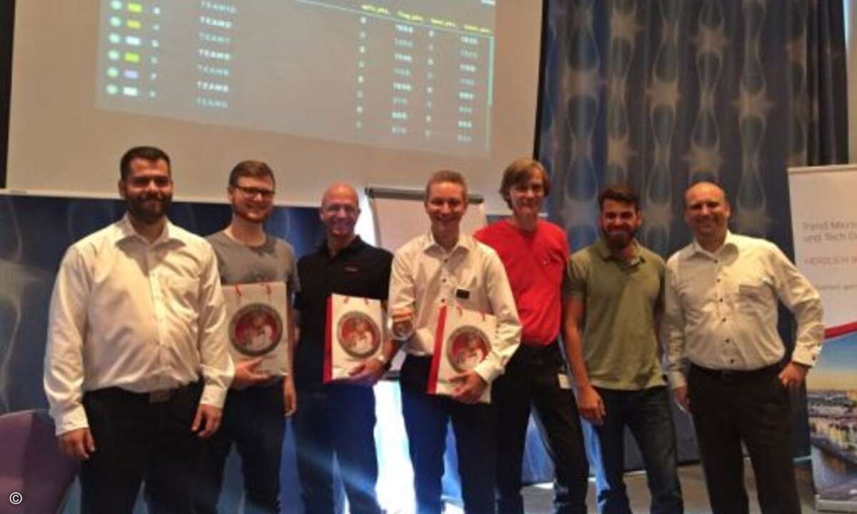 Am zweiten Tag standen dann schließlich die Sieger fest und bekamen vom Trend-Micro-Team ein kleines Präsent überreicht: Marc Lanzendorfer (Trend Micro), Jona Ridderskamp (Antauris), Kai Brandt (Cancom), Philipp Behmer (Trend Micro), Gerd Dettweiler