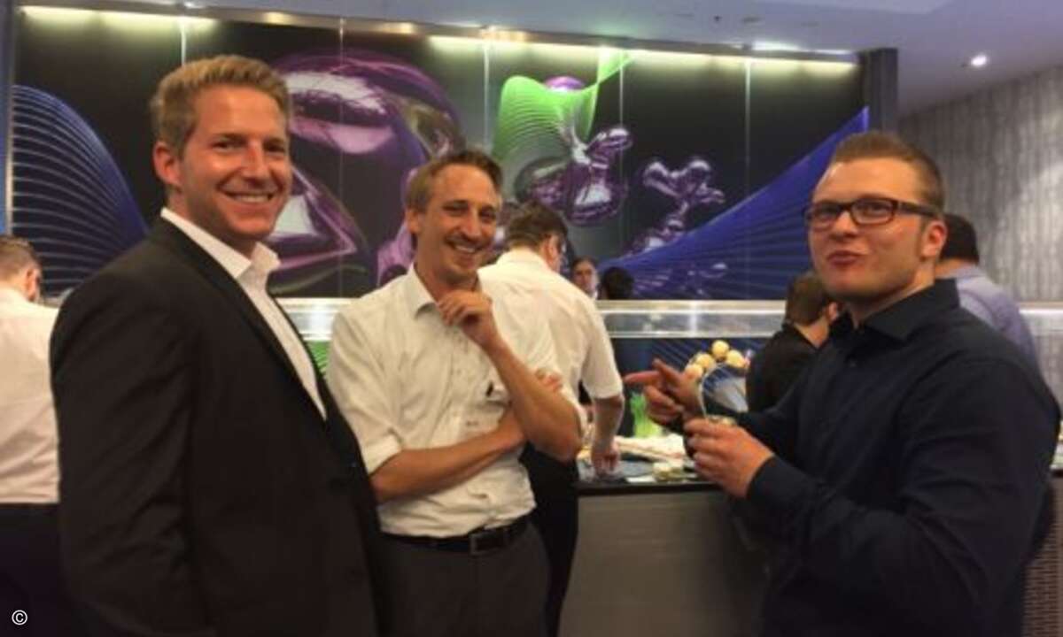 Pausengespräch zwischen Mike Hartel (Trend Micro) sowie Andreas Schwab und Artur Krauter (Foto: beide Twelve SaaS) (Trend Micro)