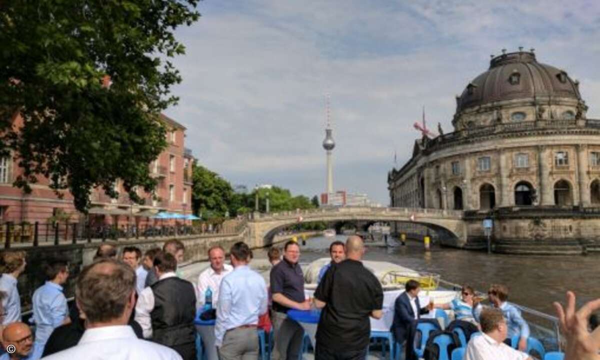 Die zweieinhalbstündige Spreerundfahrt führte an vielen Berliner Sehenswürdigkeiten vorbei (Foto: Trend Micro)