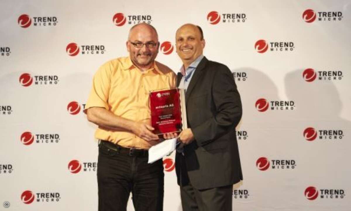 Höhepunkt des Abends war die Verleihung der Partner-Awards. Hier freut sich Swen Baumann von Antauris (li.) über die Auszeichnung als »Best Technical Partner Network Defense« (Foto: Trend Micro)