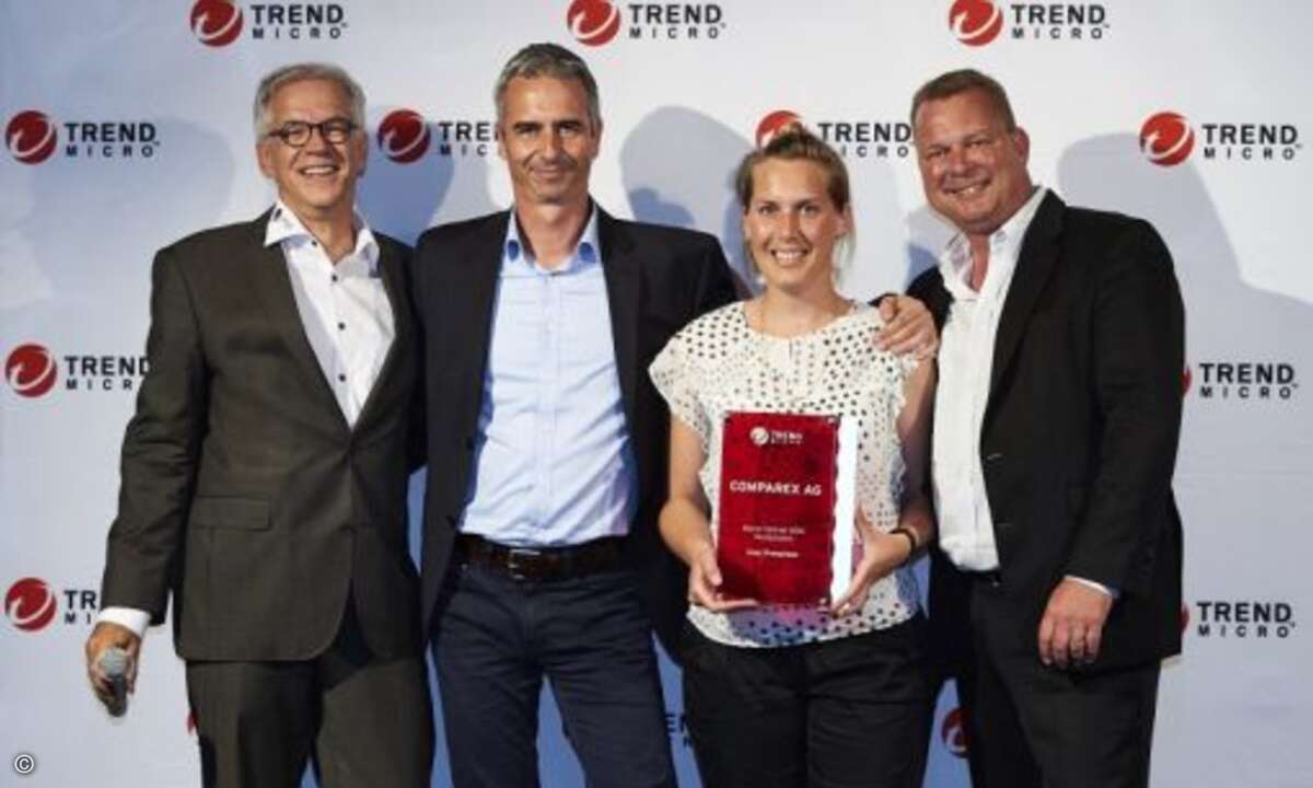 Die Auszeichnung in der Kategorie »User Protection« ging zum dritten Mal in Folge an Comparex, hier vertreten durch Marcus Helbig und Aurélie Kubik (Mitte) (Foto: Trend Micro)