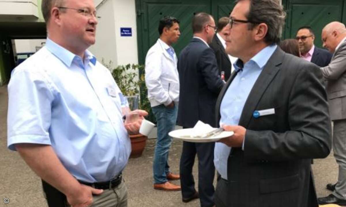 Dirk Eschenbrücher von Dimension Data im Gespräch mit Andreas Danöhl von Nuvias (Foto: A10 Networks)