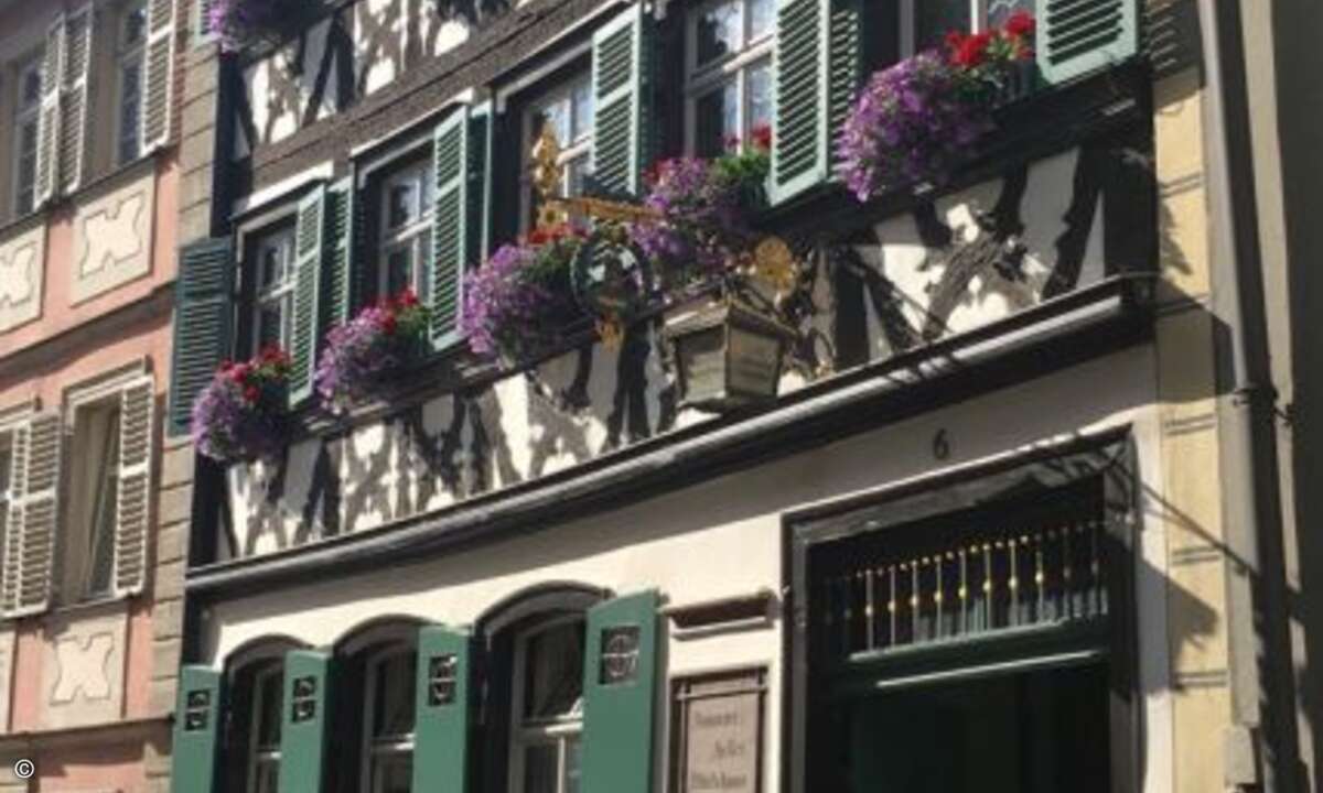 In der Bamberger Altstadt kehrte man direkt neben dem berühmten Schlenkerla-Brauhaus ein, das vor allem für sein Rauchbier bekannt ist (Foto: CRN)