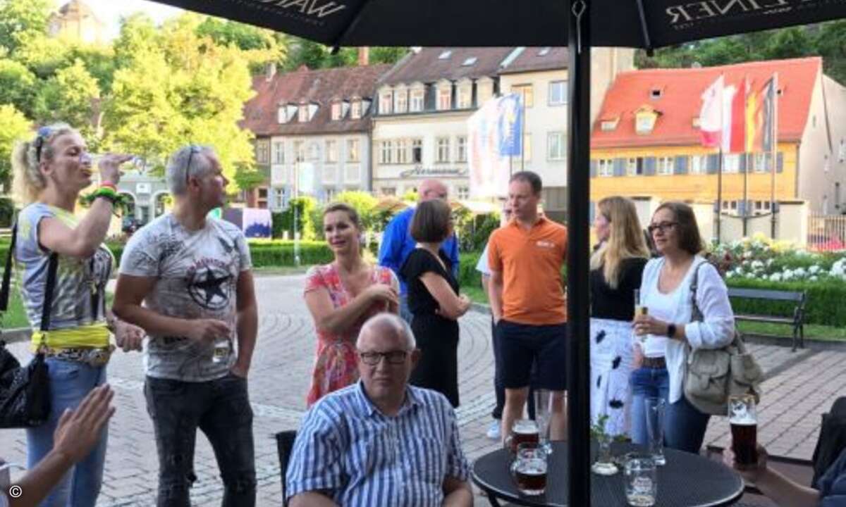 Beim ersten Get Together wurden Erfahrungen seit der letzten Rallye ausgetauscht und über die Aufgaben der kommenden Tage spekuliert (Foto: Francesco Dibartolo)