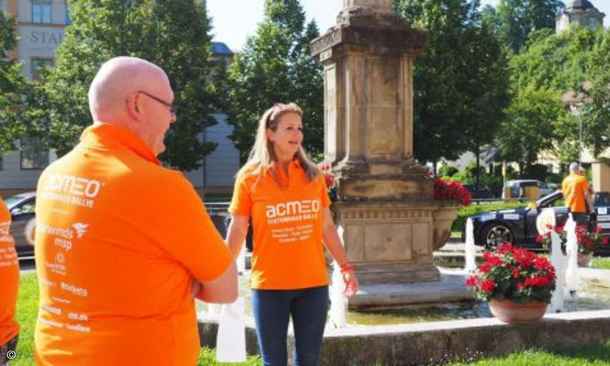 Veranstalterin Isabelle von Künßberg (Acmeo) stimmt die Teilnehmer auf die diesjährige Rallye ein... (Foto: CRN)