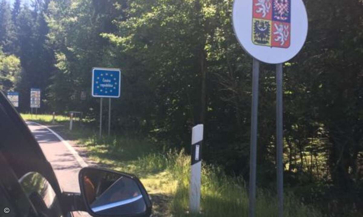 Die erste Grenzerfahrung auf der diesjährigen Acmeo-Systemhaus-Rallye: die Überfahrt nach Tschechien (Foto: CRN)