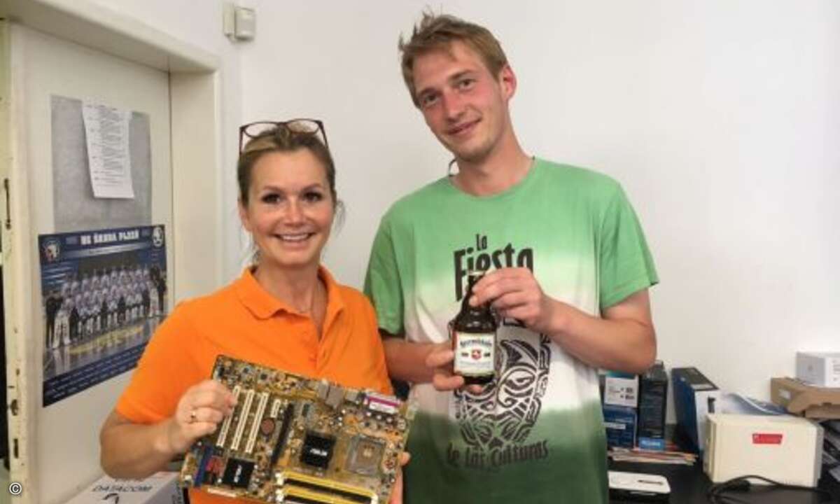 Isabelle von Künßberg (Acmeo) konnte am ersten Tag gleich ein ganzes Mainboard per Tausch erwerben (Foto: Stanislaw Panow)