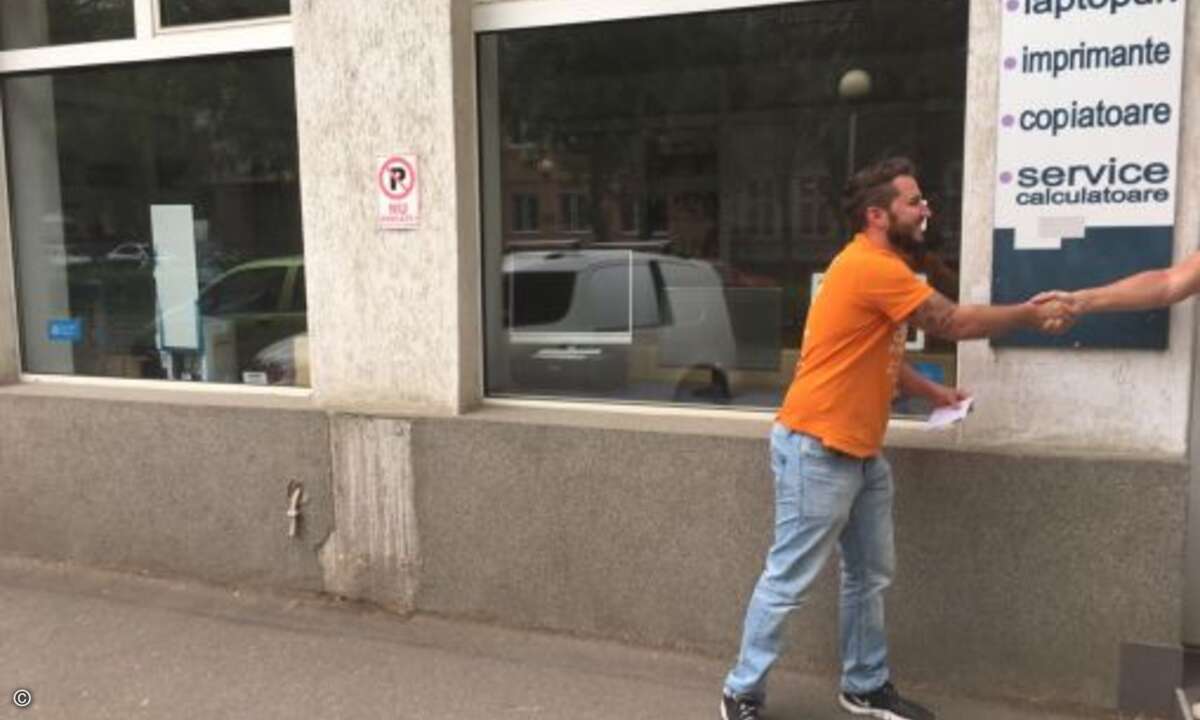 Manch ein Systemhauschef traute sich dann aber doch nicht recht mit aufs Bild... (Foto: Thorsten Junge)