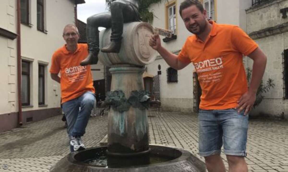 Hier mussten die Teilnehmer ein Foto am berühmten Bacchus-Brunnen in Tokaj schießen: Markus Hannemann (4Brain) und Nils Kathagen (IT-Systemhaus Ruhrgebiet) (Foto: Nils Kathagen)