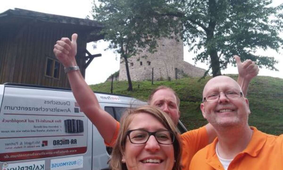 Hier sind Natalie Rüeck (Solarwinds), Peter Tischer (CRN) und Franz-Josef Michgehl (Michgehl & Partner) dank viel Federweg als erste am Checkpoint angekommen (Foto: Natalie Rüeck)