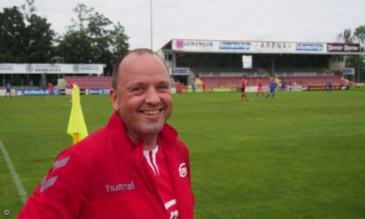Bluechip lud anlässlich seines 25-jährigen Firmenbestehens zu einem ereignisreichen Wochenende nach Meuselwitz. Beim ersten Mitteldeutschen Firmencup traten die Bluechip-Manager, wie hier Vorstand Sven Buchheim, selbstverständlich auch selbst an (Bil