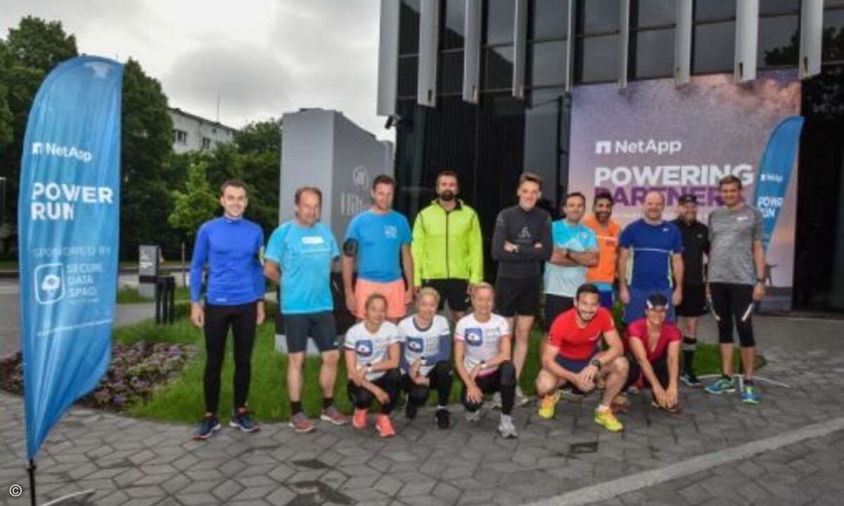 Charmant begleitet wurden die Läufer von Leila, Liina und Lily Luik, die im vergangenen Jahr als »Trio to Rio« bekannt geworden waren, weil sie als erste Drillinge an einem olympischen Marathon teilnahmen (Foto: NetApp)