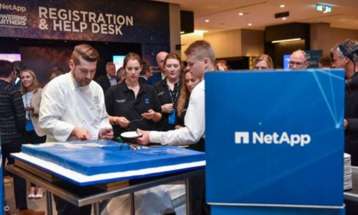 Anschließend gab es für alle Partner ein Stück Geburtstagskuchen (Foto: NetApp)