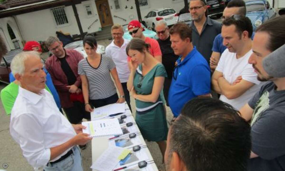 Der Ablauf und die Route der Rallye werden besprochen (Bild: CRN)