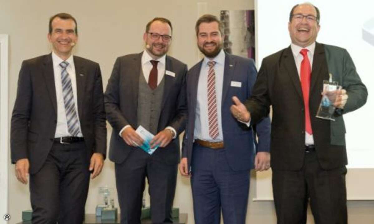 Jörn Hamann von Conform IT-Systemhaus (re.) freut sich mit Stefan Thiel, Christoph Preetz und Alexander Schulz von Eset über die Auszeichnung als »Best Performer MSP Channel« (Foto: Eset)