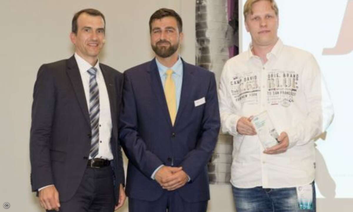 Die Auszeichnung in der Kategorie »Best Performer Consumer Channel« ging an Ralph Bruch und JE Computer Eddy & Friends (re.) (Foto: Eset)