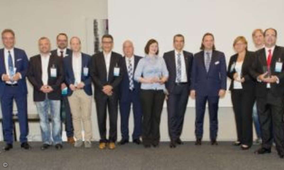 Die versammelten Preisträger mit dem Eset-Team (Foto: Eset)