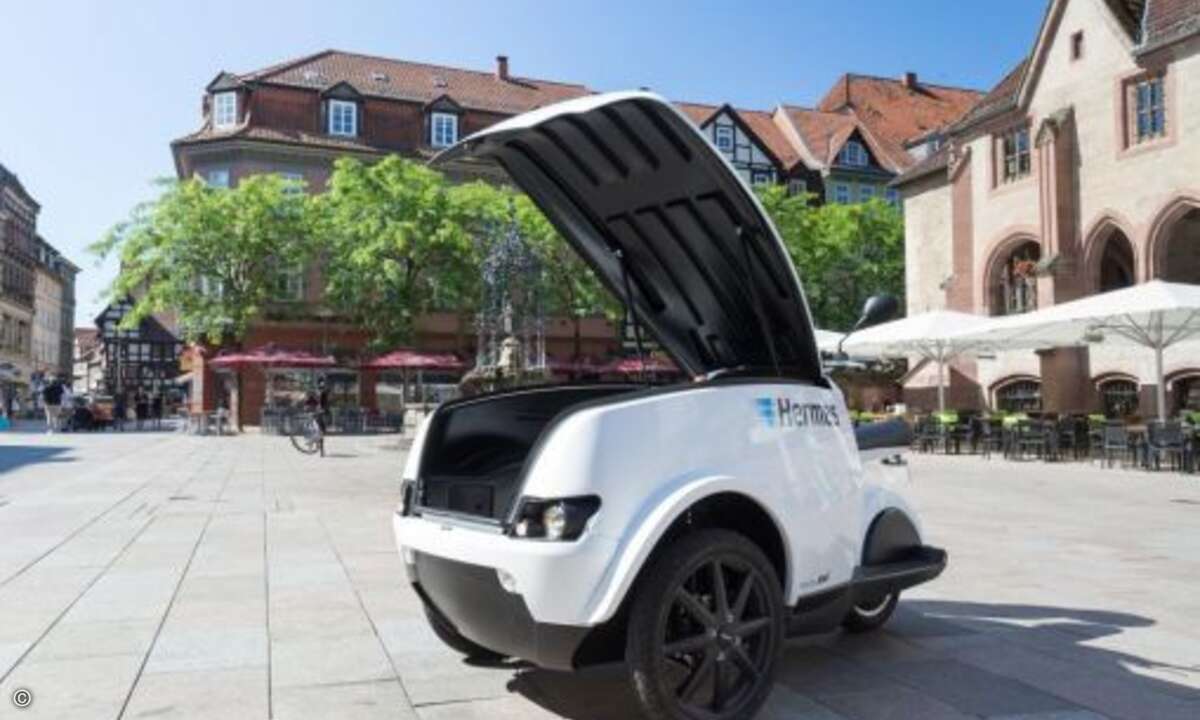 Große Klappe: Bis zu 60 Sendungen fasst das elektrische Dreirad (Foto: Hermes)
