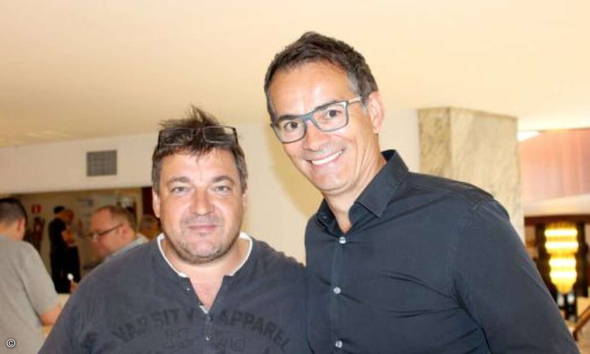 PC-Spezialist-Partner Thoralf Pieper (li.) tauscht sich mit Keynote-Sprecher Andreas Bortoli aus (Bild: Synaxon)