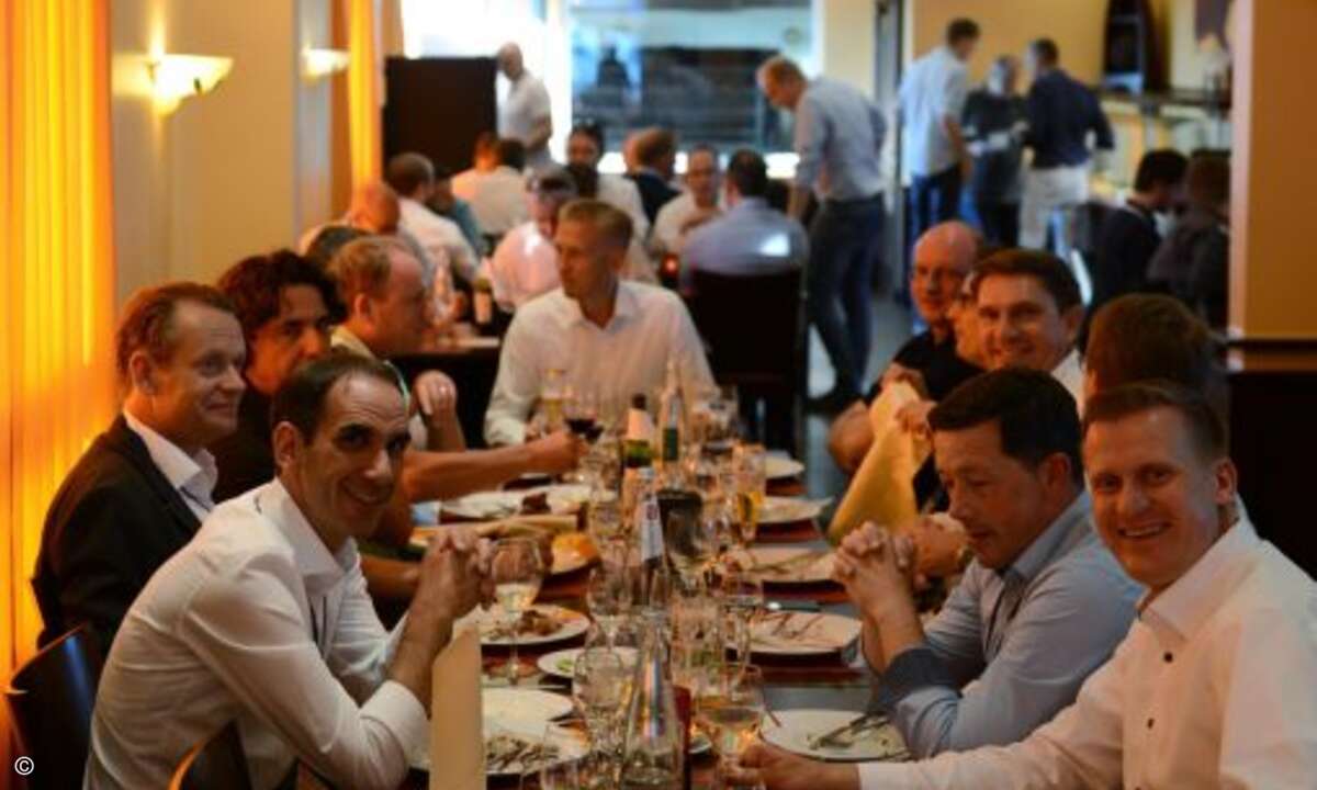 ...die anderen Systemhauspartner bevorzugten vor der Abendveranstaltung den Lexmark-Tisch (Foto: Compass Gruppe)