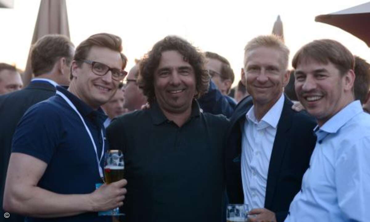 Zum Get-together auf der Terrasse (v.li.): Matthias Schmollinger und Erhard Wezel, Morgenstern AG, Rechtsanwalt Jürgen Philipp, Maximilian Görwitz von Horn & Görwitz (Foto: Compass Gruppe)