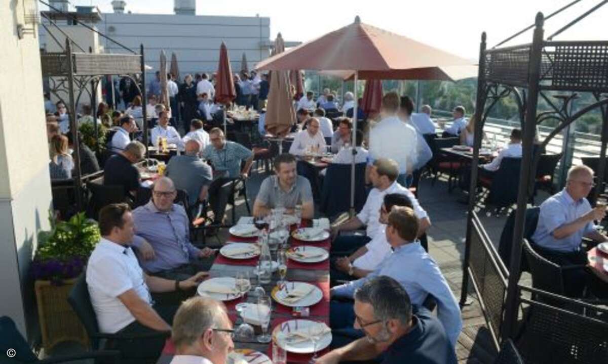 Noch sind die Teller leer... (Foto: Compass Gruppe)