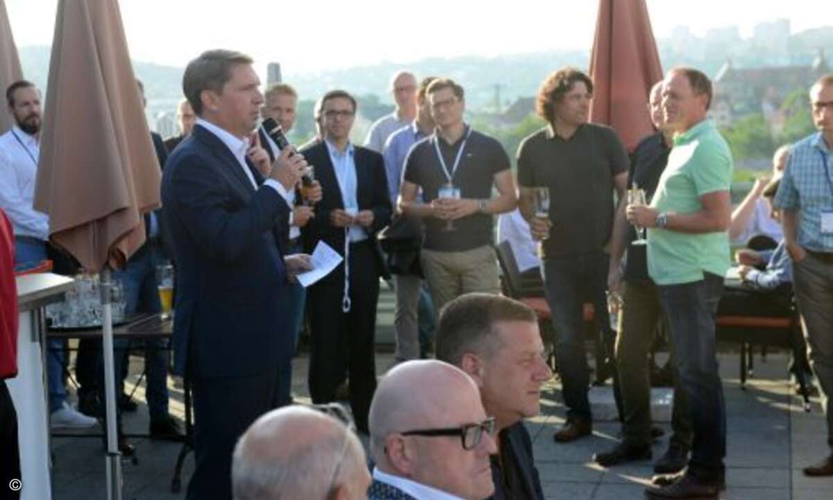 »One-Team – one Spirit« stehe, so Compass-Chef Henniges, für den Geist der Zusammenarbeit – auch jenseits des Tagesgeschäfts (Foto: Compass Gruppe)