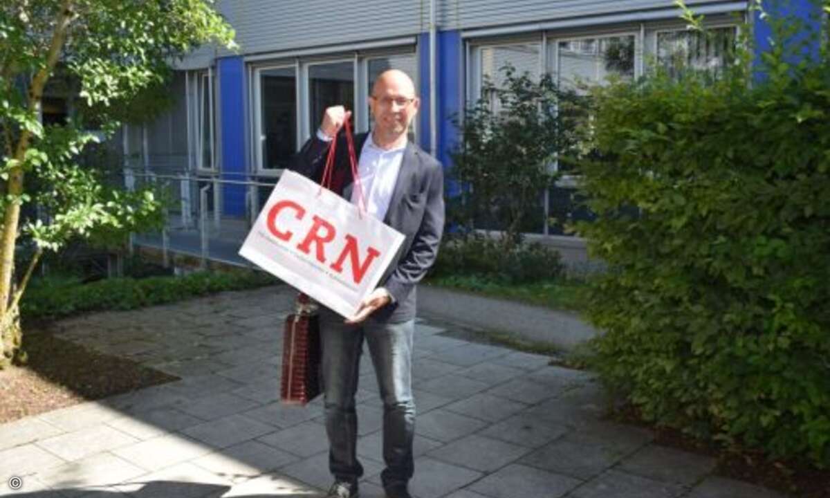 Stanislaw Panow von Netcos stellte seinen IT-Pilot vor und nahm gleich noch eine CRN-Tüte mit nach Hause (Foto: CRN)