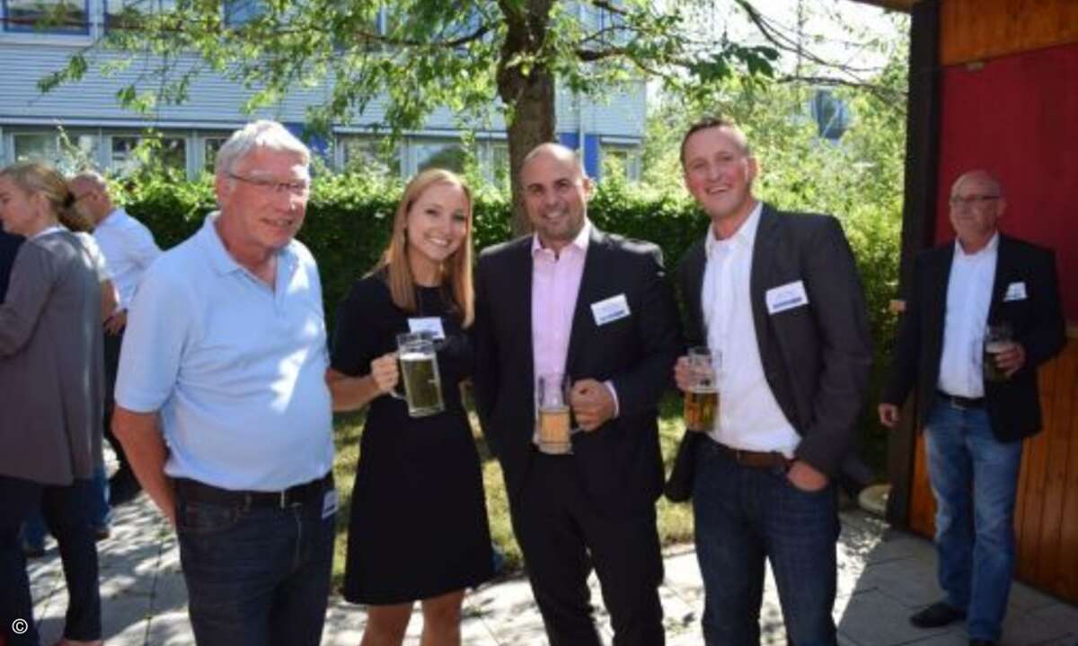 Im WEKA-Biergarten wurde nach einem erfolgreichen Solution Day mit frischgezapftem Bier angestoßen (Foto: CRN)