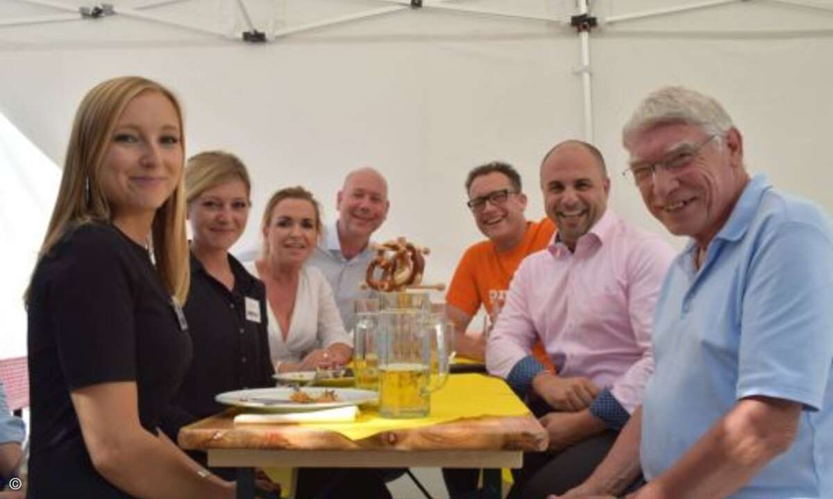 Der perfekte Event-Ausklang bei Brezeln und Tegernseer (Foto: CRN)
