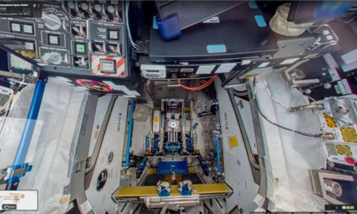 Als virtuelle Besucher kann man sich in den Gängen der ISS schnell verirren... (Foto: Screenshot Google Street View)