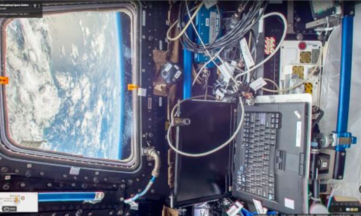 Wer sich durch die ISS klickt, kann leicht den Eindruck bekommen, dass Lenovo eine komplette Jahreslieferung ThinkPads an das internationale Betreiberkonsortium verkauft haben muss (Foto: Screenshot Google Street View)