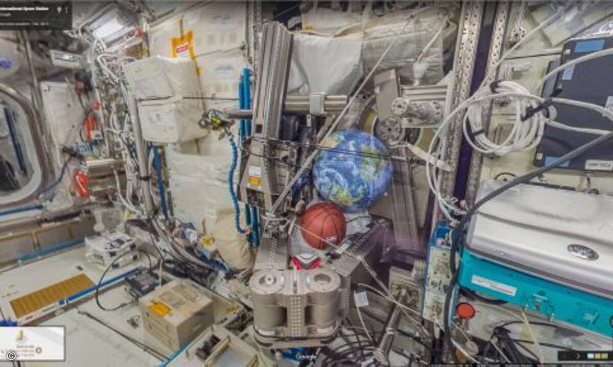 Zur besseren Verdauung kann man nachher noch eine Runde Basketball spielen und sich dank der Schwerelosigkeit wie Michael Jordan fühlen (Foto: Screenshot Google Street View)