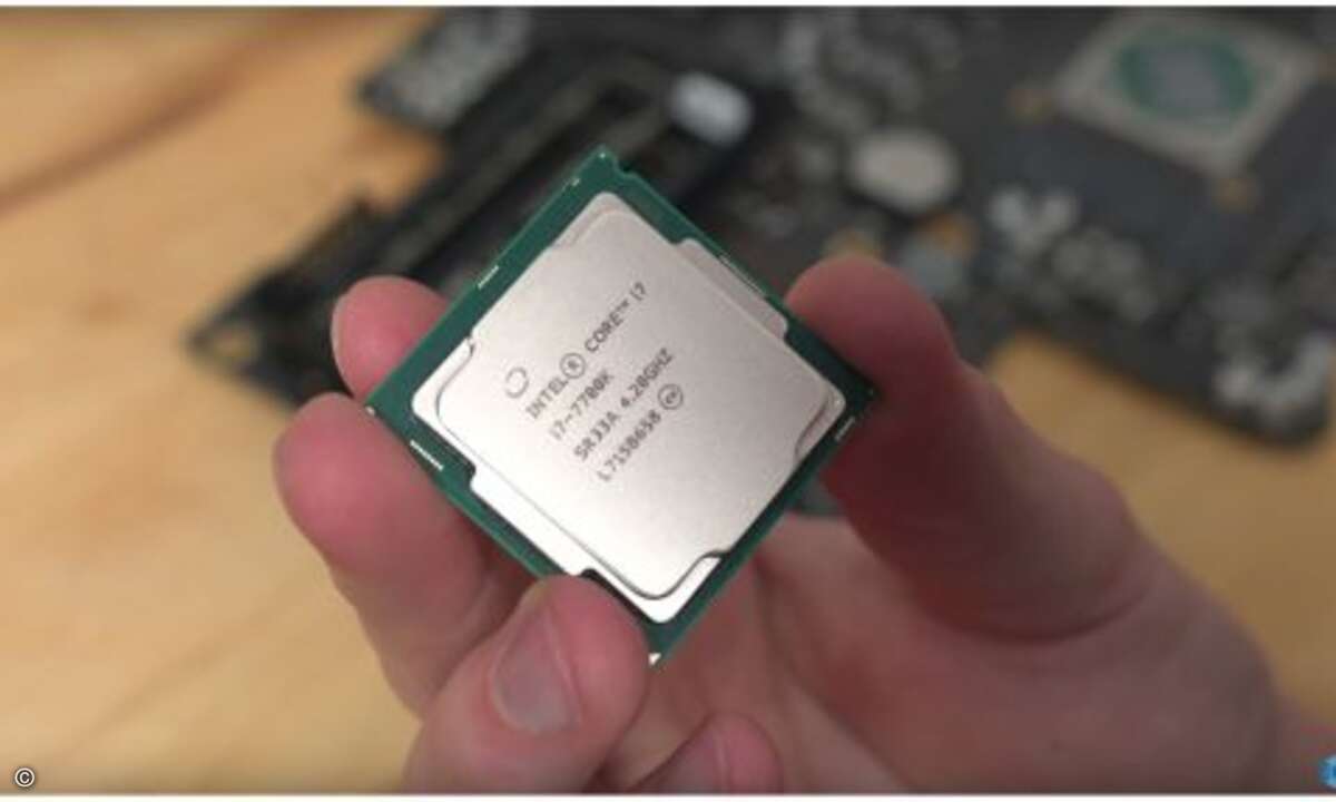 ...und schon kann die Herztransplantation beginnen (Foto: Screenshot Youtube Snazzy Labs)
