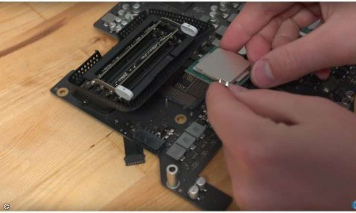 Den originalen Intel Core i5 hat Nelson durch den Core i7-7700K ersetzt, der auch in Apples Topmodell werkt (Foto: Screenshot Youtube Snazzy Labs)