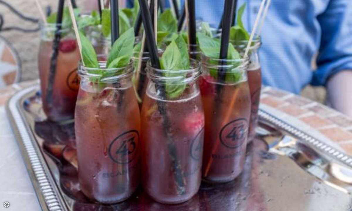 In der Distillers Bar gab es zunächst zur Eingewöhnung Niedrigprozentiges (Foto: CRN)