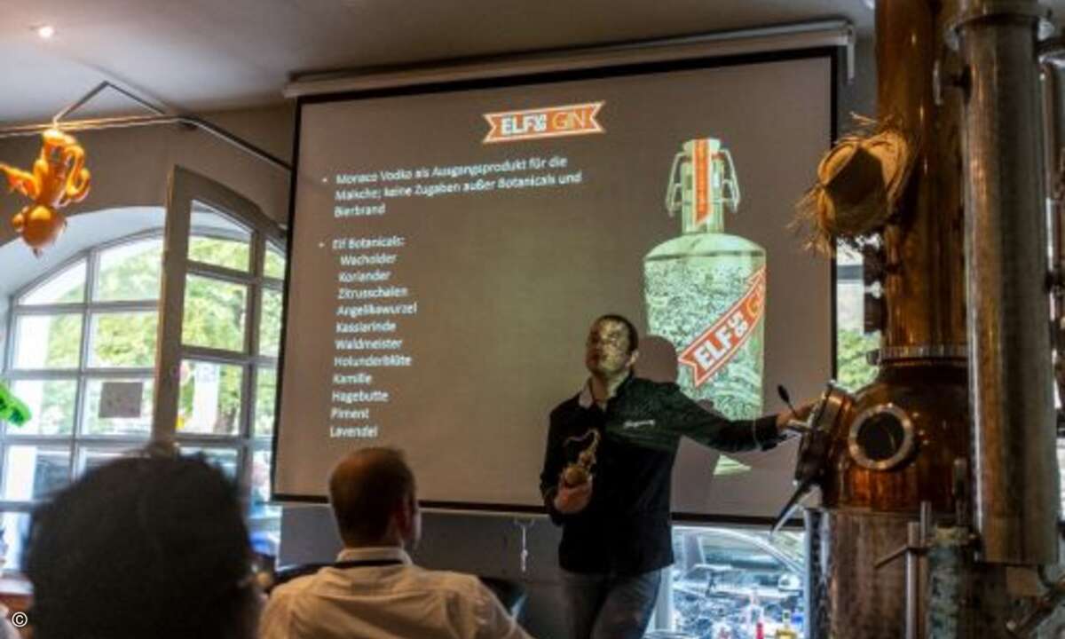 Neben der praktischen Verkostung wurde auch theoretisches Wissen vermittelt (Foto: CRN)