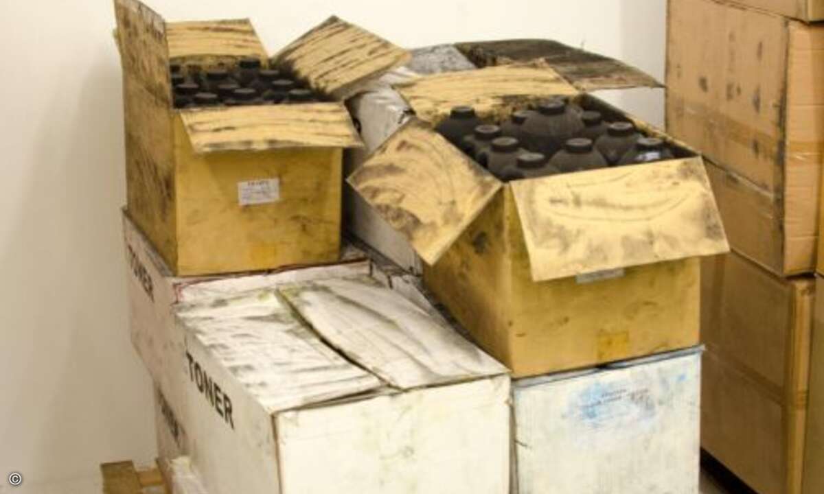 Auch Zubehör für das Befüllen fanden die Fahnder (Foto: Zoll Frankfurt)