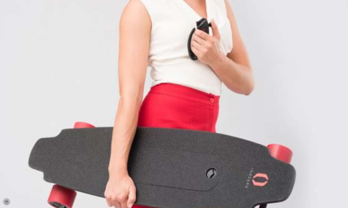 Inboard M1 with Dual In-Wheel Motors von AQIPA Gear (Foto: Messe Berlin)