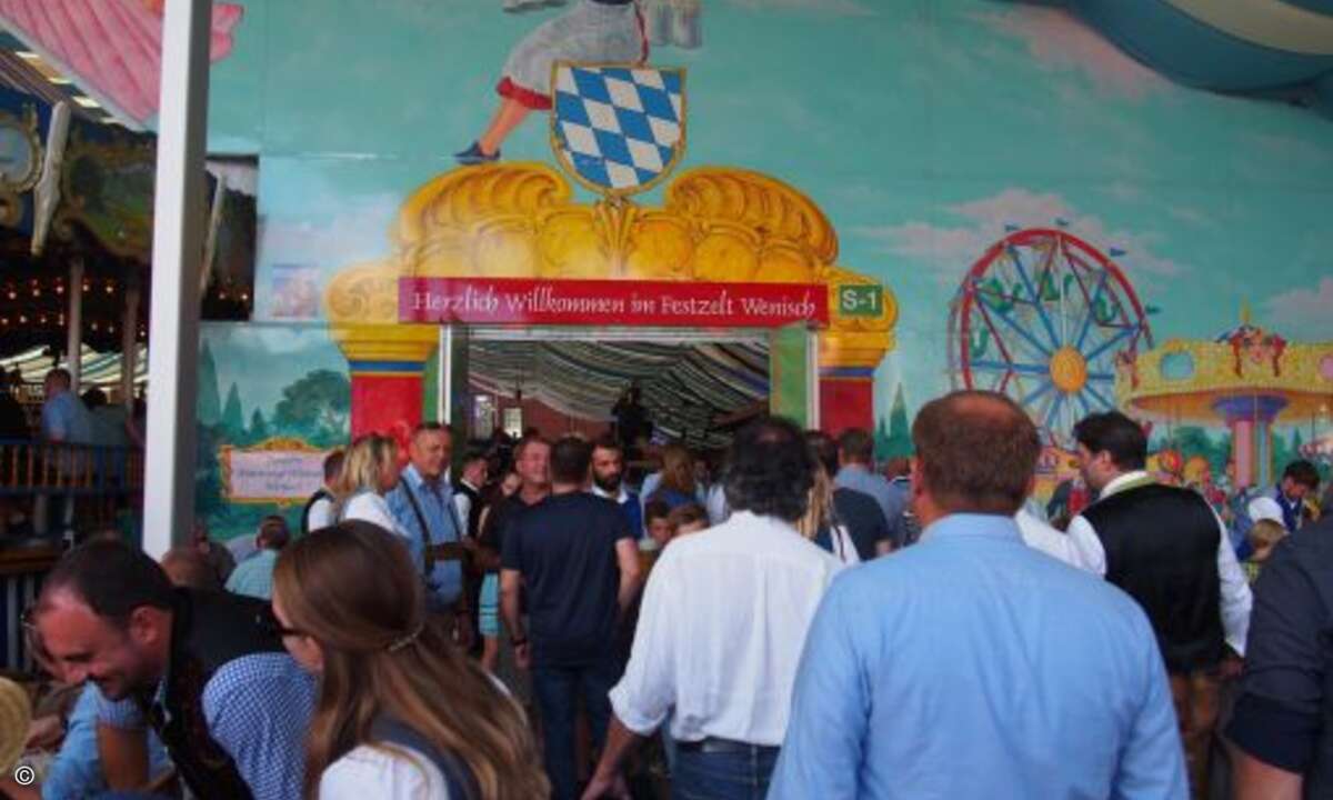 Hotspot der Also-Feier war wieder das Festzelt Wenisch (Bild: CRN)