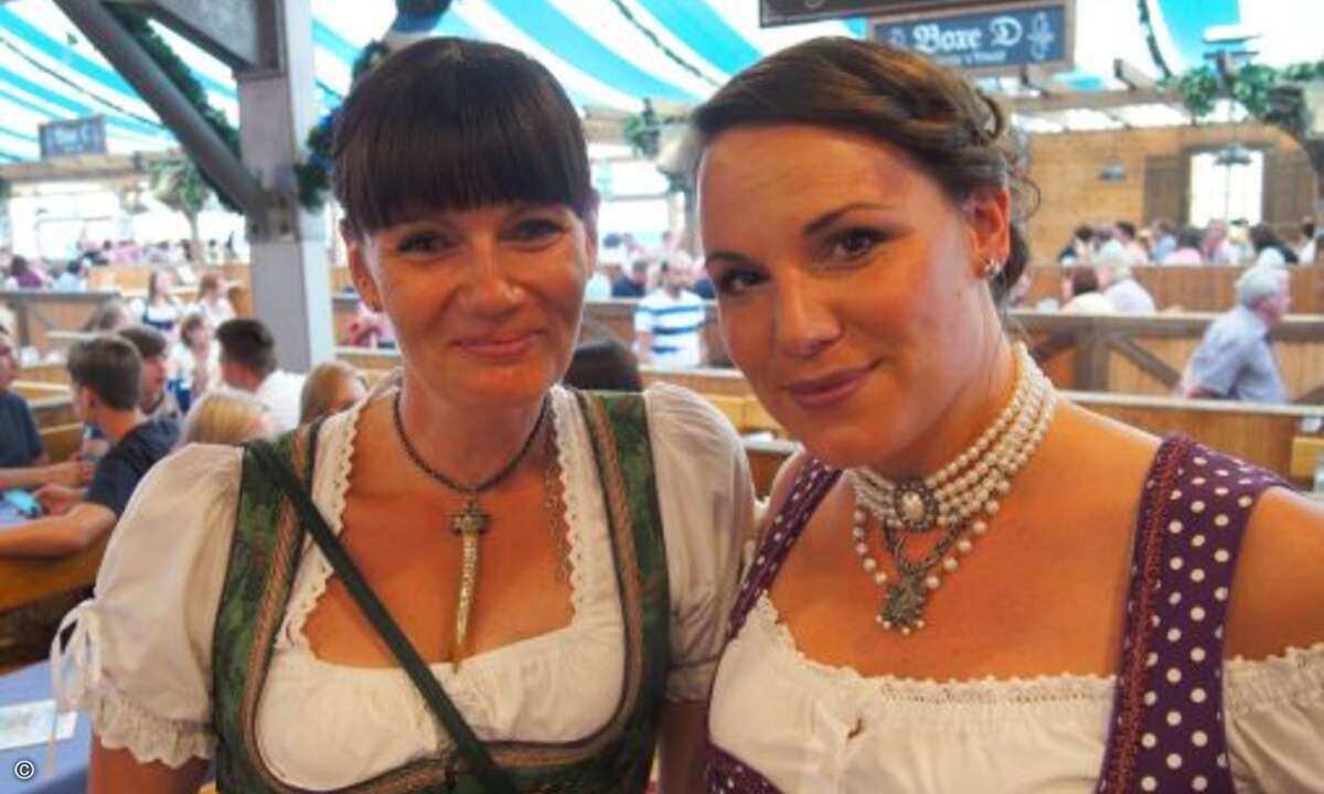 Vertriebsleiterin Sabine Hammer (li.) und Marketing-Leiterin Sabrina Hoefs (Bild: CRN)