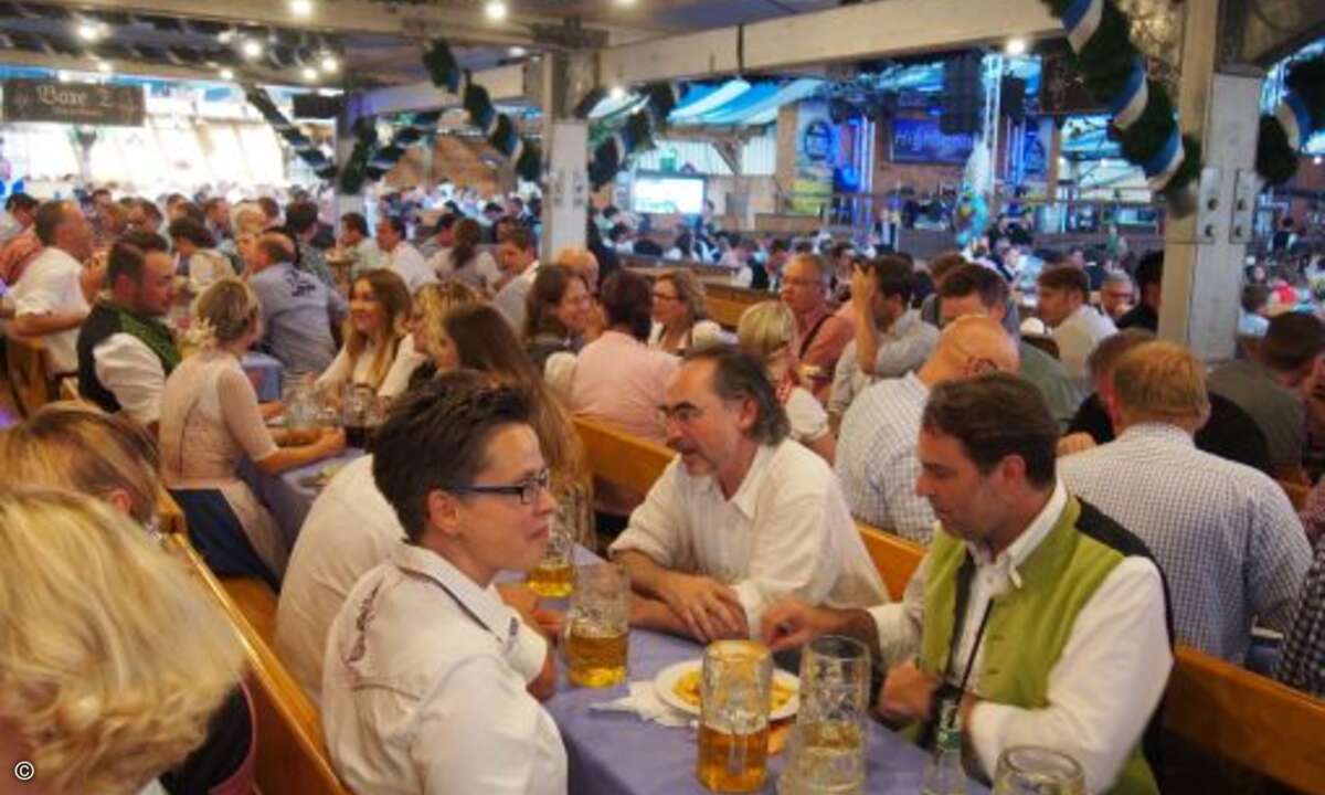 Also-Geschäftsführerin Sylke Rohbrecht tauschte sich mit den Gästen aus (Bild: CRN)