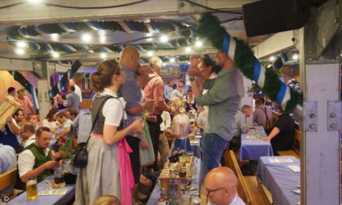 ...kam schnell Festzelt-Stimmung auf (Bild: CRN)
