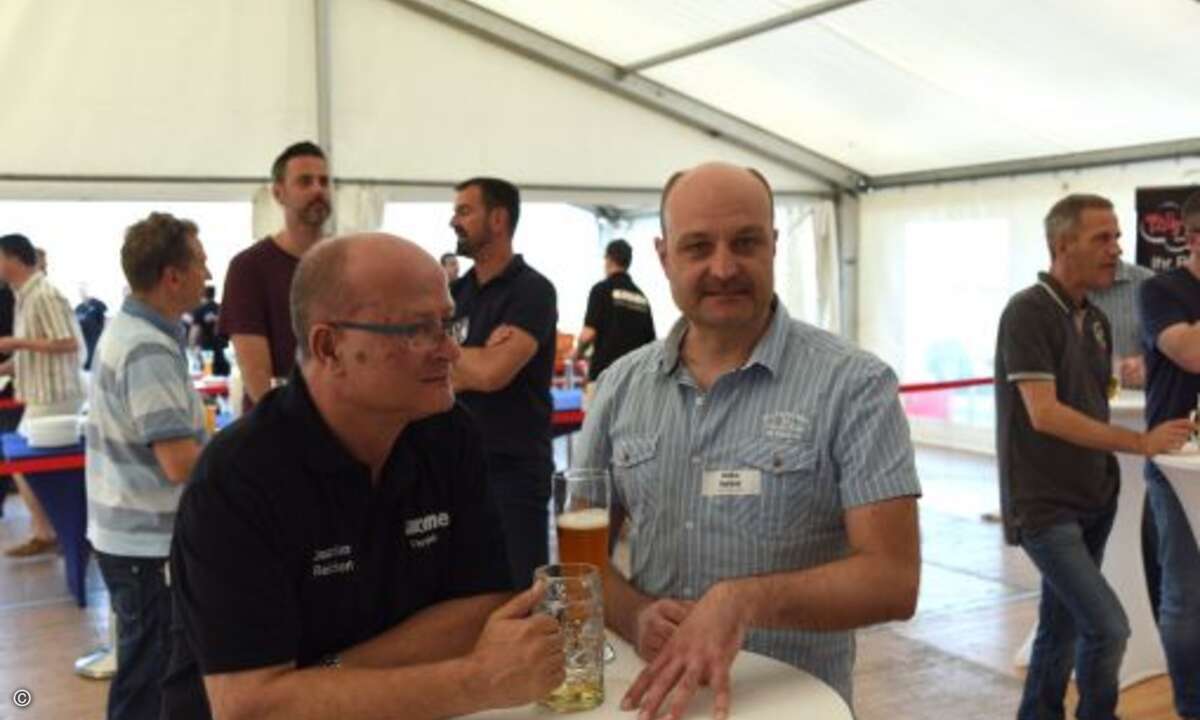 Die Partner suchten den fachlichen Austausch: Joachim Reichert (Extra Computer, li.) und Heiko Barthel (Amrun-IT)