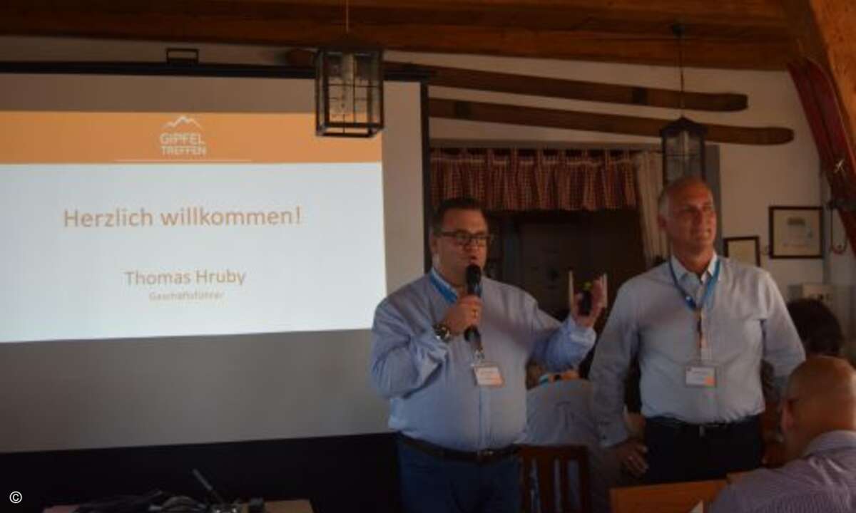 Sysob-Geschäftsführer Thomas Hruby (li.) und Georg Thoma begrüßen die Gäste zum IT-Gipfeltreffen (Bild: Sysob)