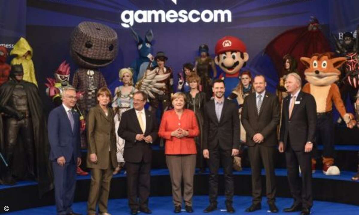 Im Wahljahr hat auch die Politik die wachsende Gamerszene entdeckt: Bundeskanzlerin Angela Merkel eröffnet die Gamescom 2017 (Bild: Koelnmesse)