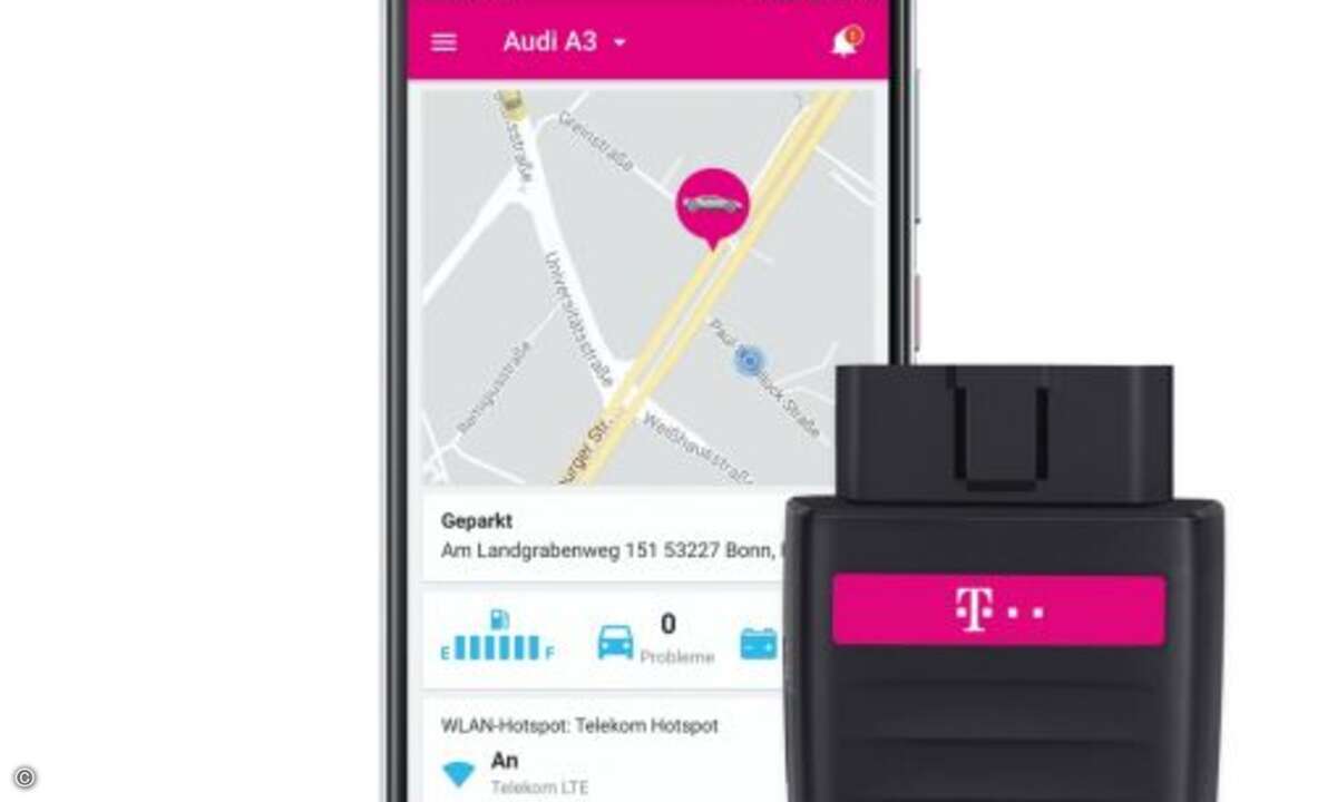 Die Telekom stellte auf der IFA den neuen »CarConnect Adapter« vor. Zusammen mit der Smartphone-App macht er jedes Auto zu einem vernetzten Fahrzeug. (Bild: Deutsche Telekom)