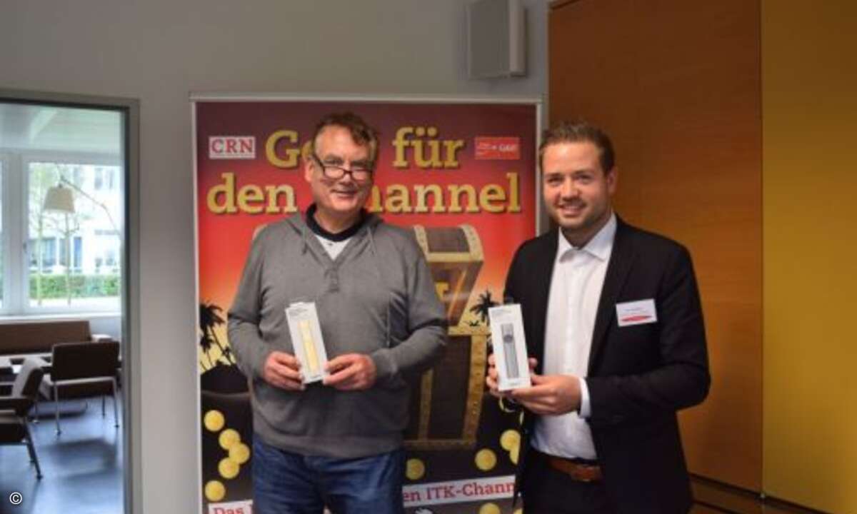 Glückliche Gewinner eines Spotlight Presenter von Logitech: Uwe Mönig (SecCloud IT) und Nils Kathagen (IT Systemhaus Ruhrgebiet) (Bild: CRN)